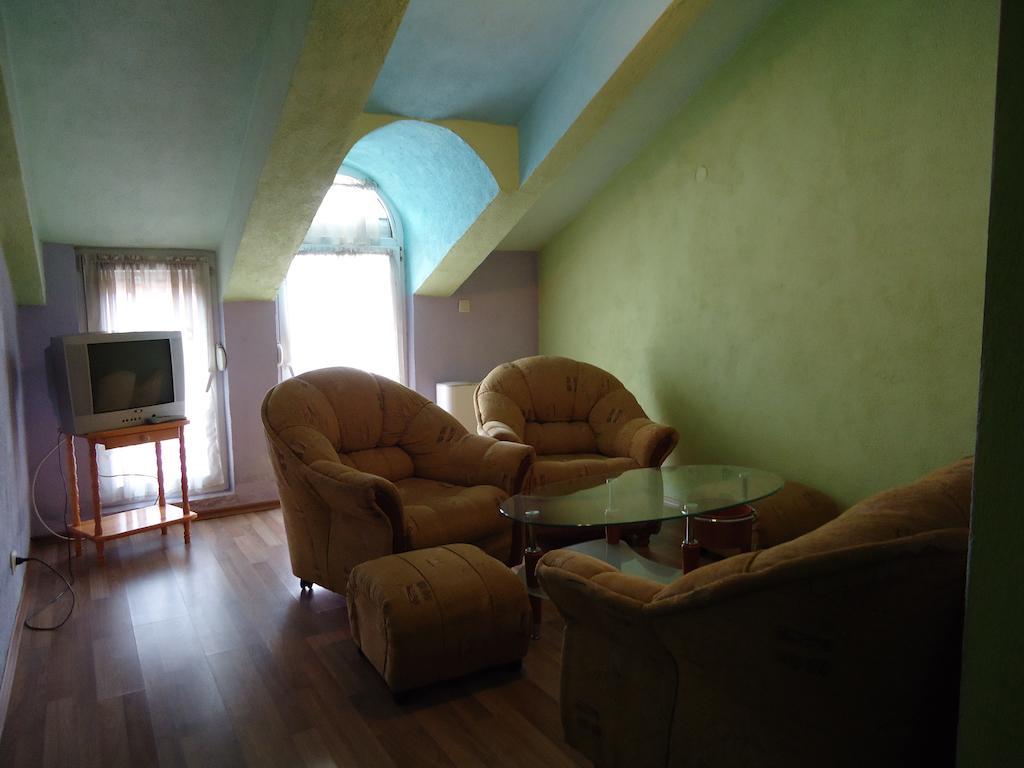 Dionis Hotel Petrich  Δωμάτιο φωτογραφία